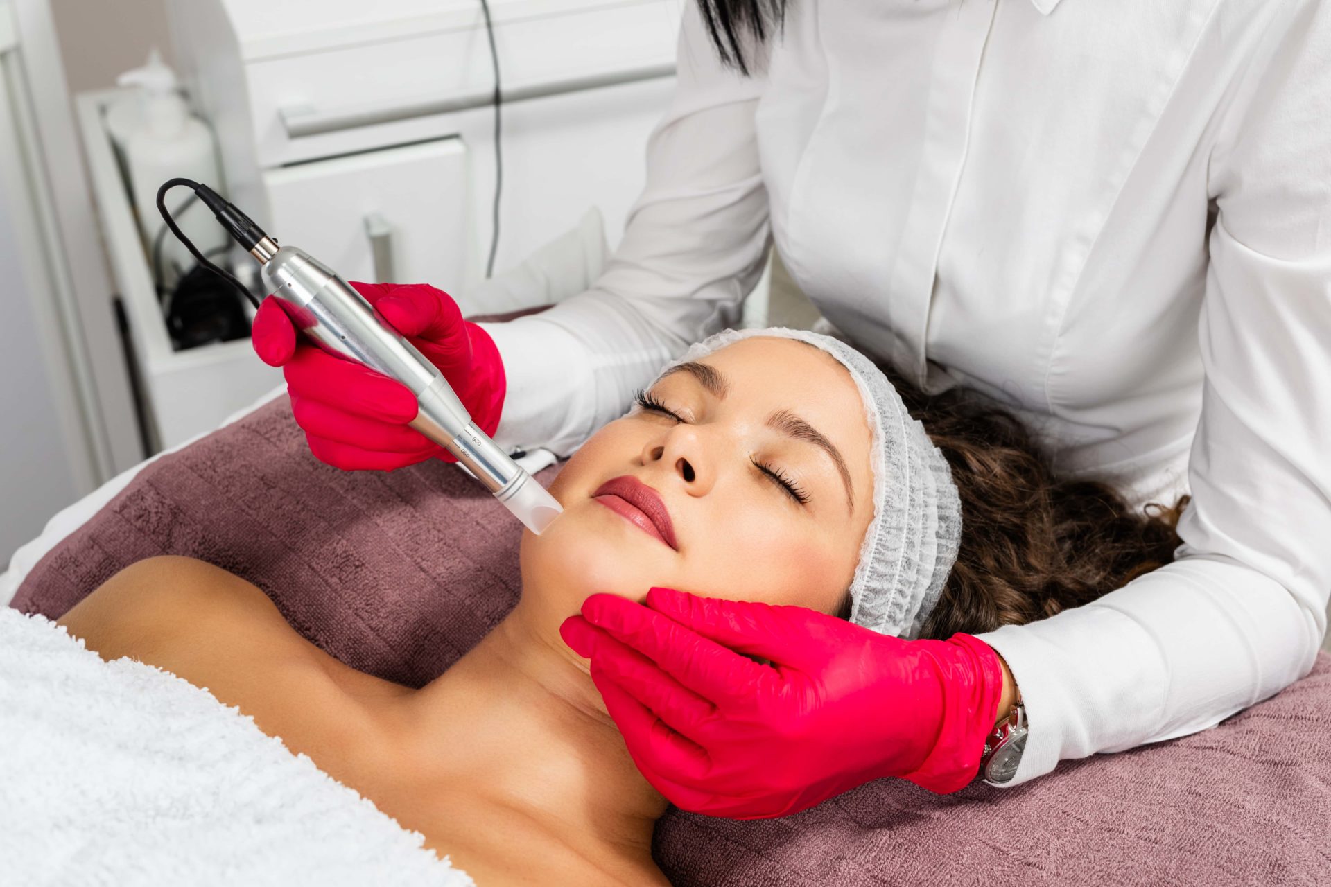 Which Is Better For Acne And Acne Scars Microneedling Or Laser Treatments
